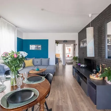 Апартаменты New! Beautiful Flat With With Nice Balcony