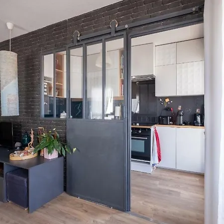 Апартаменты New! Beautiful Flat With With Nice Balcony Saint-Corneille
