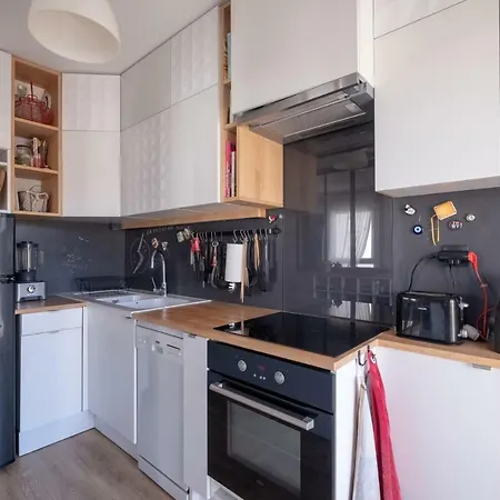 New! Beautiful Flat With With Nice Balcony *
